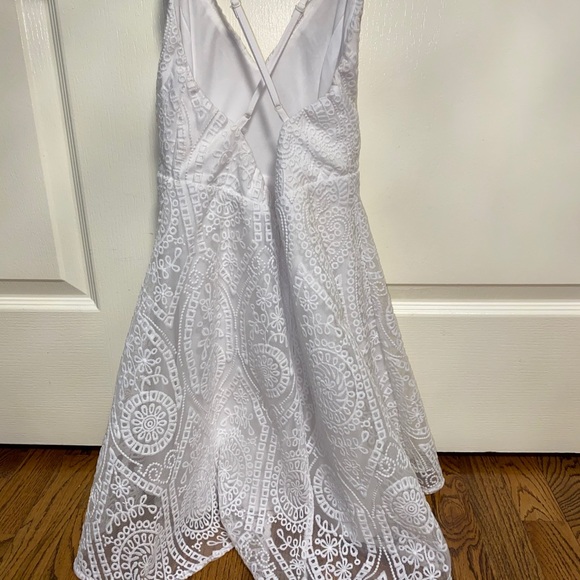 White Strap Dress Criss Cross Adjustable Straps Like New - Picture 2 of 9